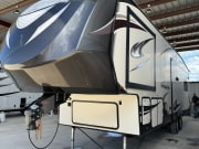 2016 Forest River Wildwood Heritage Glen Lite Fifth Wheel for rent in Abilene Texas