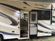 2014 Freedom Elite  by Thor for rent in 98446