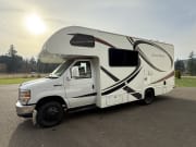 2014 Thor Chateau Class C for rent in Damascus Oregon