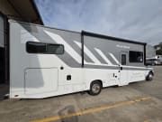 2026 Four Winds 31E available for rent in Oklahoma City Oklahoma