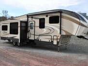 2018 Keystone Cougar Fifth Wheel available for rent in Greenbrier, Tennessee