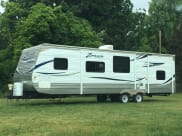 2013 Thor Motor Coach zinger Travel Trailer available for rent in Grants Pass, Oregon