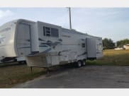 2004 Holiday Rambler Alumascape Fifth Wheel available for rent in Ocala, Florida