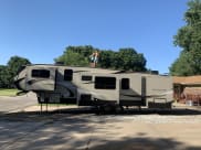 2018 Keystone Cougar Fifth Wheel available for rent in Wichita, Kansas