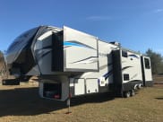 2017 Keystone Avalanche Fifth Wheel available for rent in Thonotosassa, Florida