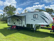 2016 Forest River Wolf Pack Fifth Wheel available for rent in Geneva, Florida