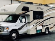 2017 Thor Motor Coach Freedom Elite Class C available for rent in Springdale, Arkansas