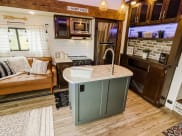 2018 Forest River Cherokee Fifth Wheel available for rent in Orlando, Florida