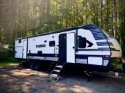 2022 Crossroads Zinger Travel Trailer available for rent in Seaford, Delaware