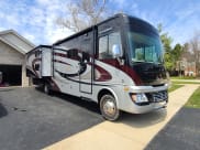 2013 Fleetwood Bounder Class A available for rent in Mokena, Illinois