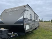 2019 Keystone Zinger Travel Trailer available for rent in Bastrop, Texas