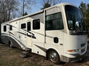 2004 Allegro Allegro Bay Class A available for rent in Pellston, Michigan