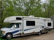 2005 Coachmen Freelander Deluxe/Premier Class C available for rent in Watertown, Minnesota