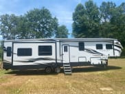 2021 Heartland Bighorn Fifth Wheel available for rent in Lillington, North Carolina