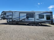 2017 Keystone RV Fuzion Toy Hauler Fifth Wheel available for rent in Hooper, Utah