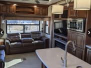 2018 Keystone RV Alpine Fifth Wheel available for rent in Hudson, Colorado