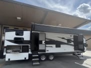 2022 Dream 290DBS Travel Trailer available for rent in Oklahoma City, Oklahoma