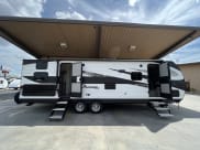 2022 Dream 290DBS Travel Trailer available for rent in Oklahoma City, Oklahoma