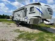 2021 Forest River Cherokee Fifth Wheel available for rent in Piqua, Ohio
