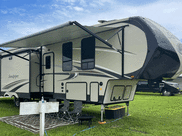 2018 Forest River Sandpiper Fifth Wheel available for rent in lakeland, Florida