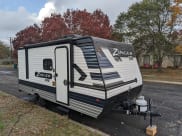 2022 Crossroads RV Zinger Lite Travel Trailer available for rent in Boerne, Texas