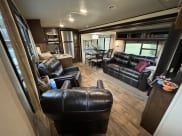 2018 Forest River Wildwood Heritage Glen Lite Travel Trailer available for rent in Bloomfield Hills, Michigan