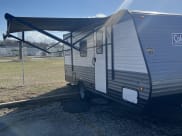 2022 Dutchmen Coleman Lantern LT Travel Trailer available for rent in Shawnee, Kansas