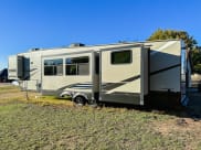 2020 Chaparral Coachmen Fifth Wheel available for rent in Allen, Texas