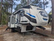 2018 Forest River Cherokee Arctic Wolf Fifth Wheel available for rent in Harlem, Georgia