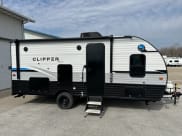 2022 Coachmen Clipper 182DBU Travel Trailer available for rent in Sturgeon Bay, Wisconsin