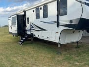 2022 Crossroads RV Cameo Fifth Wheel available for rent in Crescent, Oklahoma