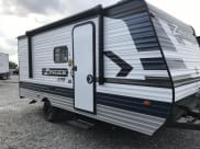 2021 Crossroads RV Zinger Lite Travel Trailer available for rent in Manson, Iowa