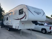 2014 Keystone RV Hornet Platinum Fifth Wheel available for rent in Bakersfield, California
