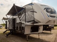 2022 Forest River Cherokee Arctic Wolf Fifth Wheel available for rent in Cameron, Missouri