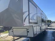 2021 Forest River Wildwood Heritage Glen Fifth Wheel available for rent in Salinas, California