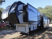 2019 Keystone RV Avalanche Fifth Wheel available for rent in Aledo, Texas