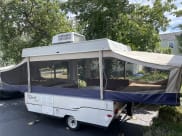 2003 Jayco Qwest Popup Trailer available for rent in WHEATON, Illinois