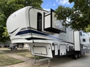 2022 Keystone RV Arcadia Fifth Wheel available for rent in Washington, Kansas