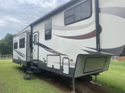 2016 Keystone RV Sprinter Fifth Wheel available for rent in Chickasha, Oklahoma