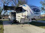 2021 Forest River Cherokee Arctic Wolf Fifth Wheel available for rent in Vacaville, California