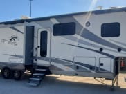 2017 Highland Ridge OPEN RANGE 427BHS Fifth Wheel available for rent in Houston, Texas