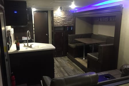Sacramento CA 2016 Forest River Cherokee Grey Wolf 23BD