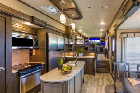 Spokane WA 2016 Grand Design Solitude 5th Wheel