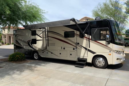 2019 Georgetown GT5 36B5 - 2 full baths, 3 slides outs, bunks & king bed