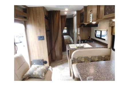 MUNDELEINRV rentals