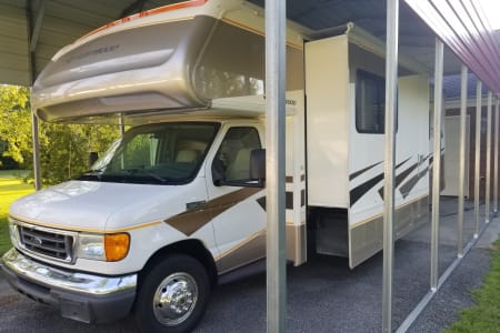 Well kept low mileage Fleetwood Tioga 31'