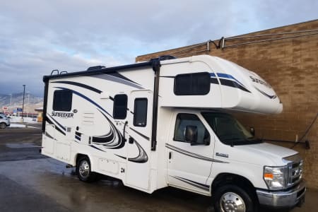 2020 Ford E450 ** Sleeps 5