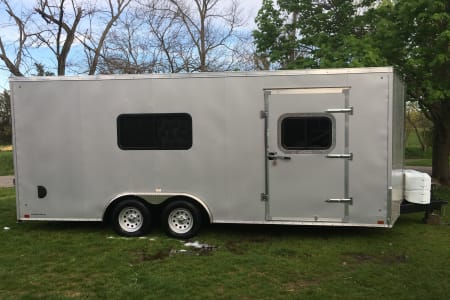 2019 discovery enclosed trailer 20 x 8.5