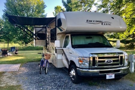 Westerville OH 2016 Thor Motor Coach Freedom Elite