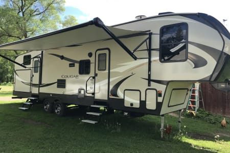 2018 Keystone Cougar Half-Ton Fifth Wheel Bunkhouse 2 Baths DELIVERY PICKUP